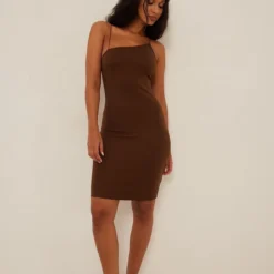 NA-KD Kleid - Braun - Asymmetrisch Damen Kleider 694700295 -Deutschland Lady Echt Verkaufs-Shop 3 org zoom 304