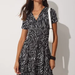 Happiness İstanbul Kleid - Schwarz - A-Linie Damen Kleider 682253035 -Deutschland Lady Echt Verkaufs-Shop 3 org zoom 369